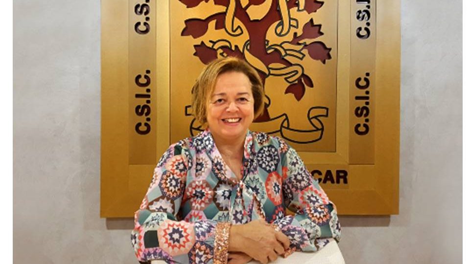 Rosa Menéndez President of the CSIC visits the Institute of Ceramics and Glass
