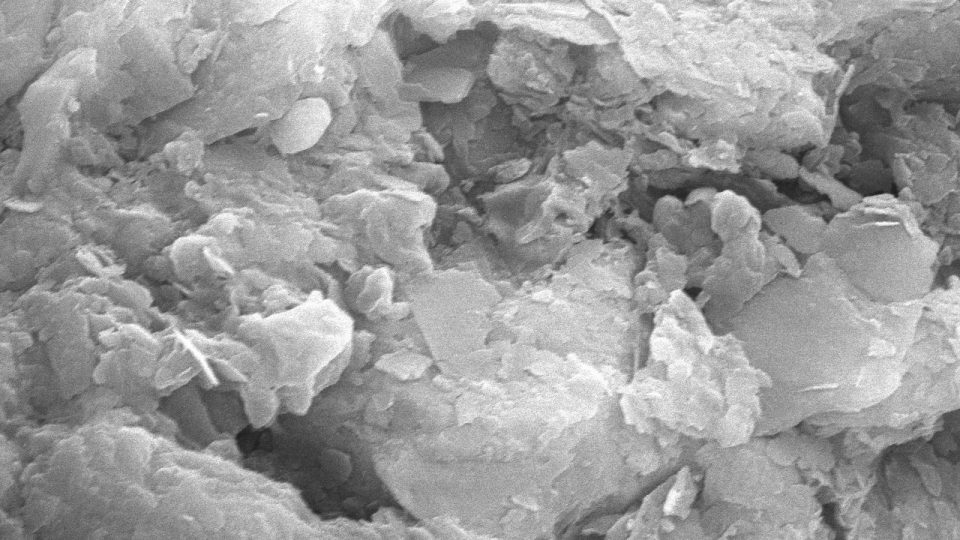 Influence of temperature on the porosity generated in the WWS clay-sludge ceramic tiles